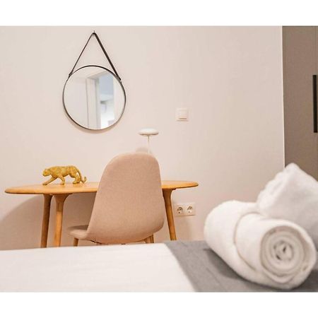 O&O Group - Eclectic Chic Thissio Apartment أثينا المظهر الخارجي الصورة
