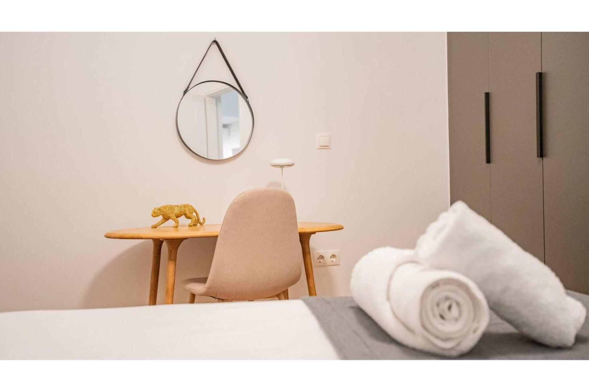 O&O Group - Eclectic Chic Thissio Apartment أثينا المظهر الخارجي الصورة